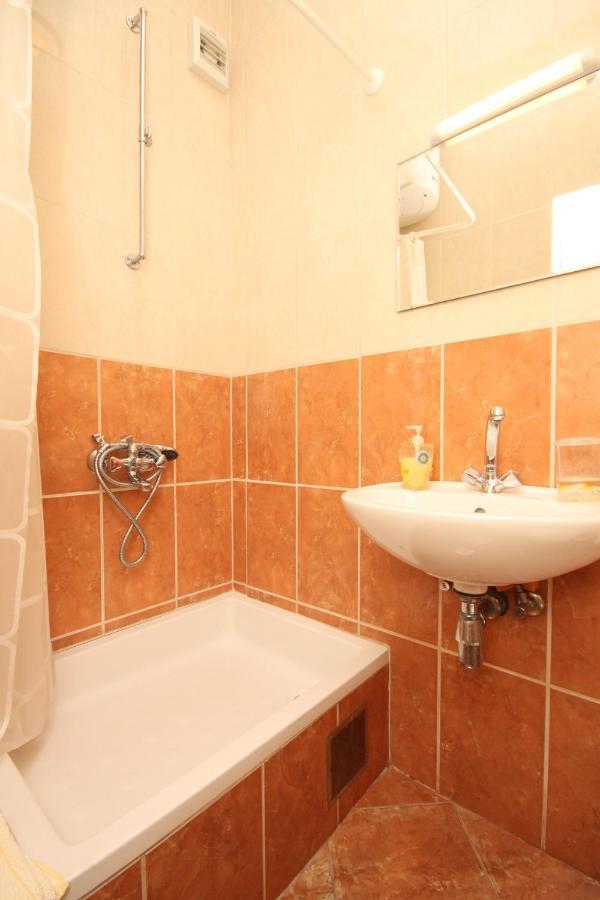Apartments And Rooms With Parking Space Tucepi, Makarska - 6901 Luaran gambar