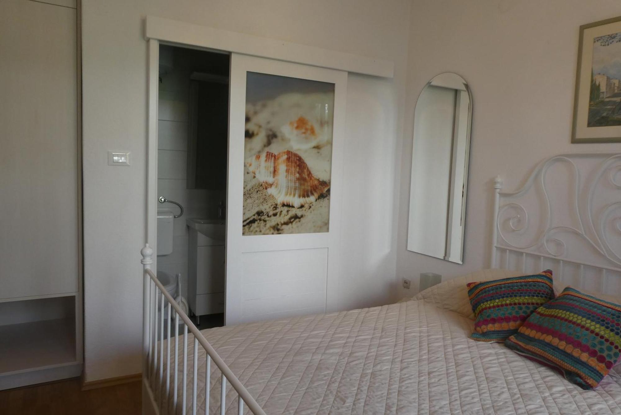 Apartments And Rooms With Parking Space Tucepi, Makarska - 6901 Bilik gambar