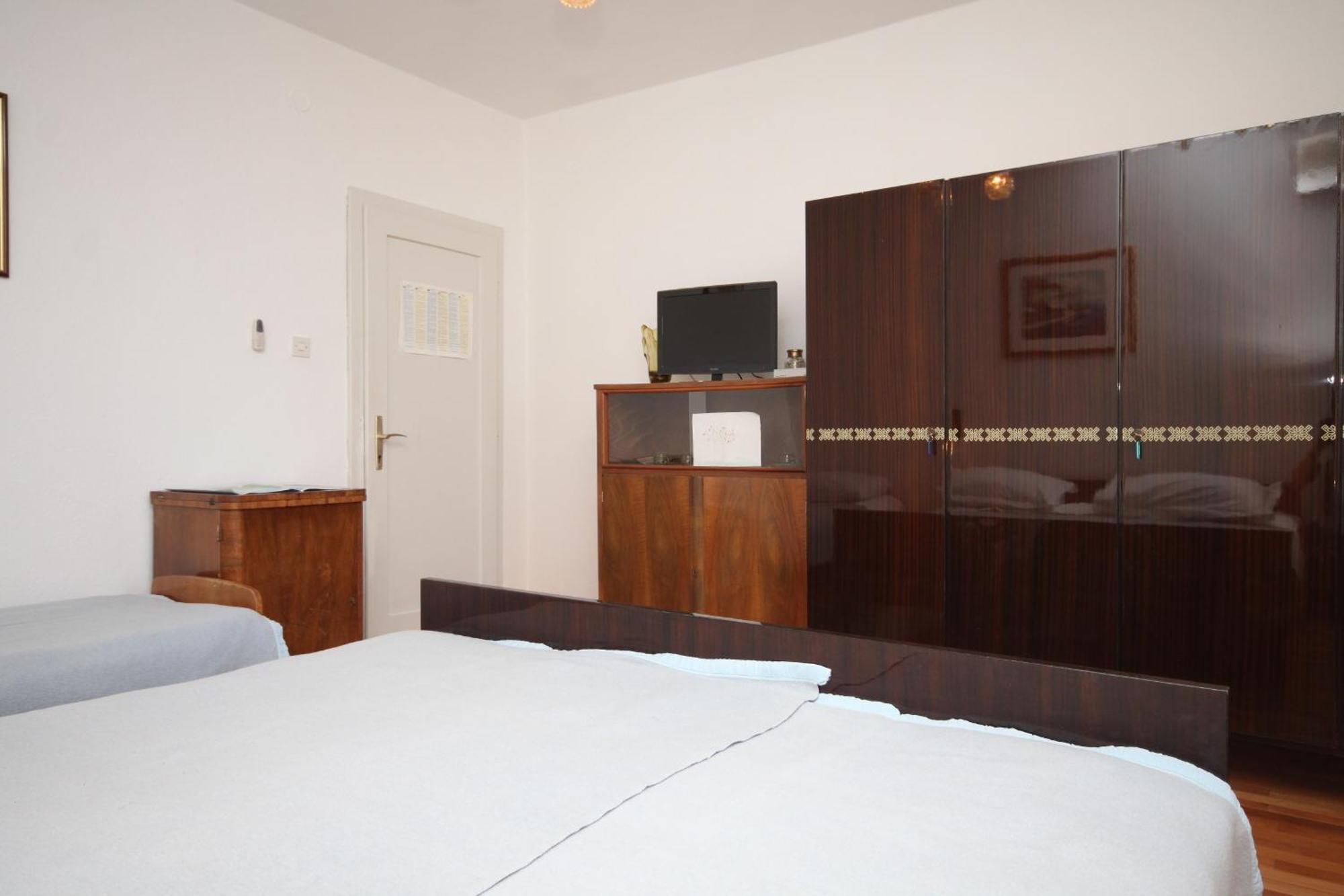 Apartments And Rooms With Parking Space Tucepi, Makarska - 6901 Bilik gambar