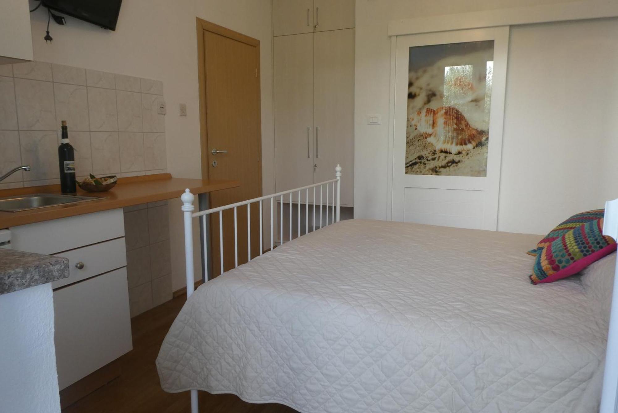 Apartments And Rooms With Parking Space Tucepi, Makarska - 6901 Bilik gambar