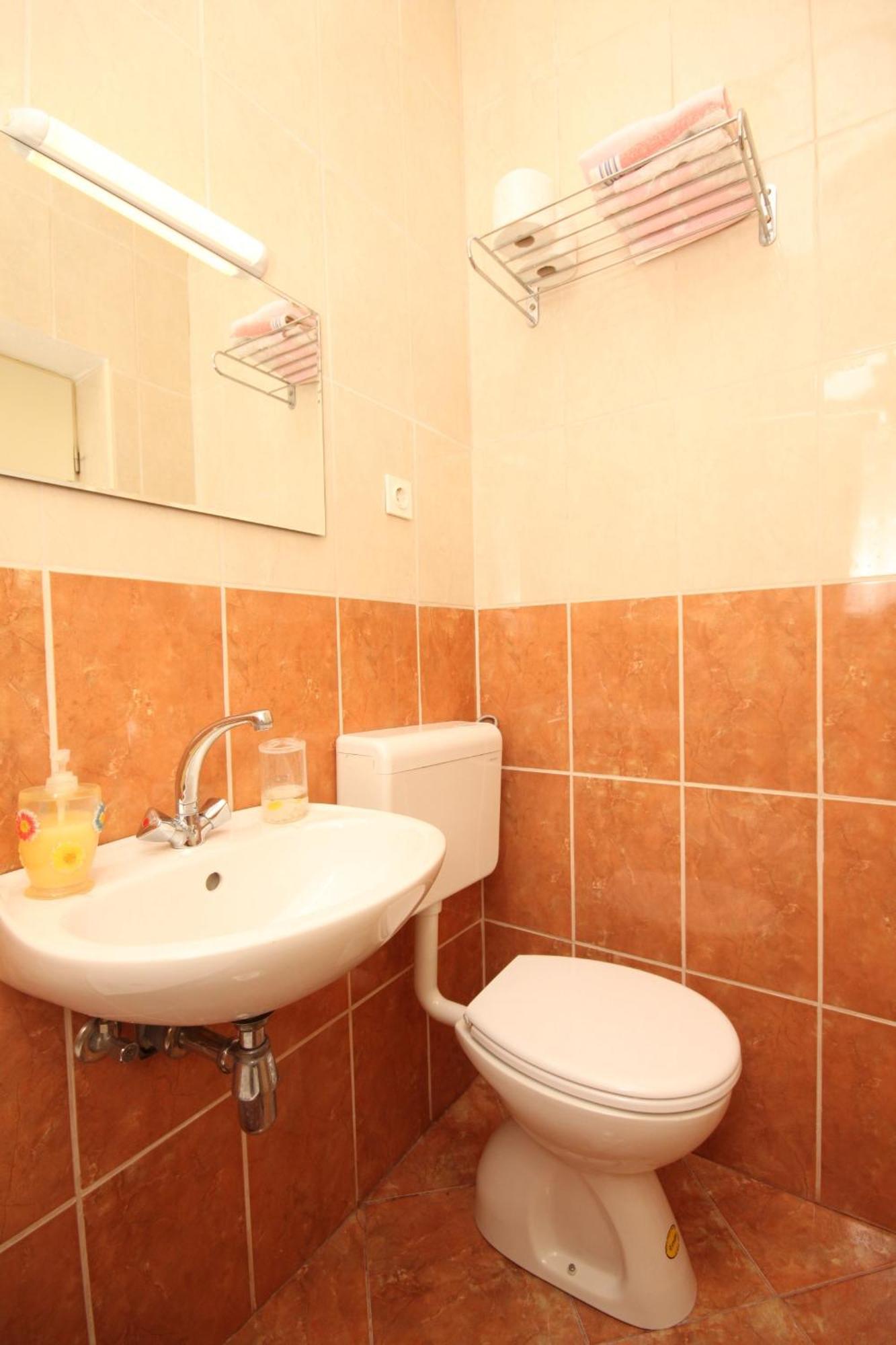 Apartments And Rooms With Parking Space Tucepi, Makarska - 6901 Bilik gambar