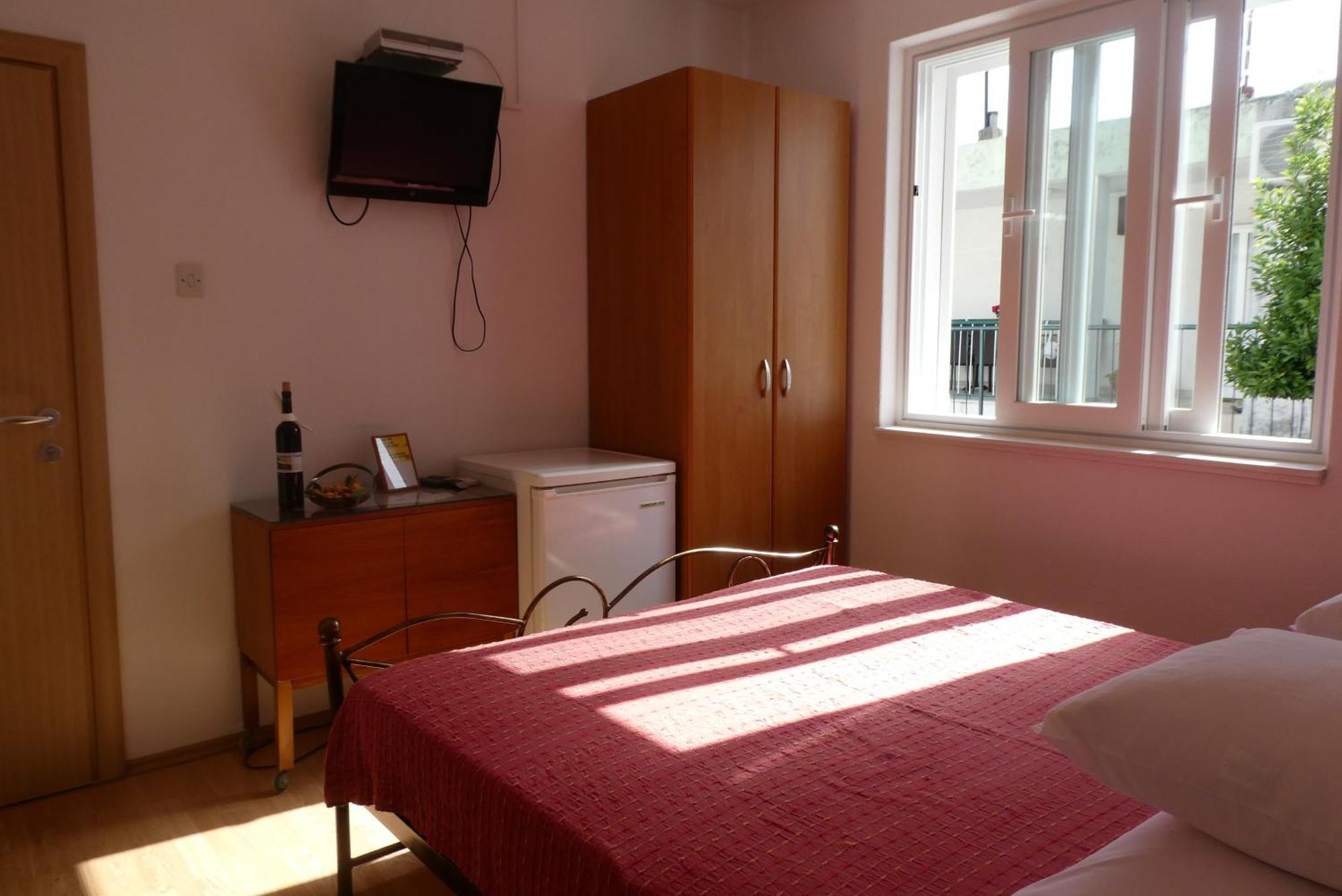 Apartments And Rooms With Parking Space Tucepi, Makarska - 6901 Bilik gambar