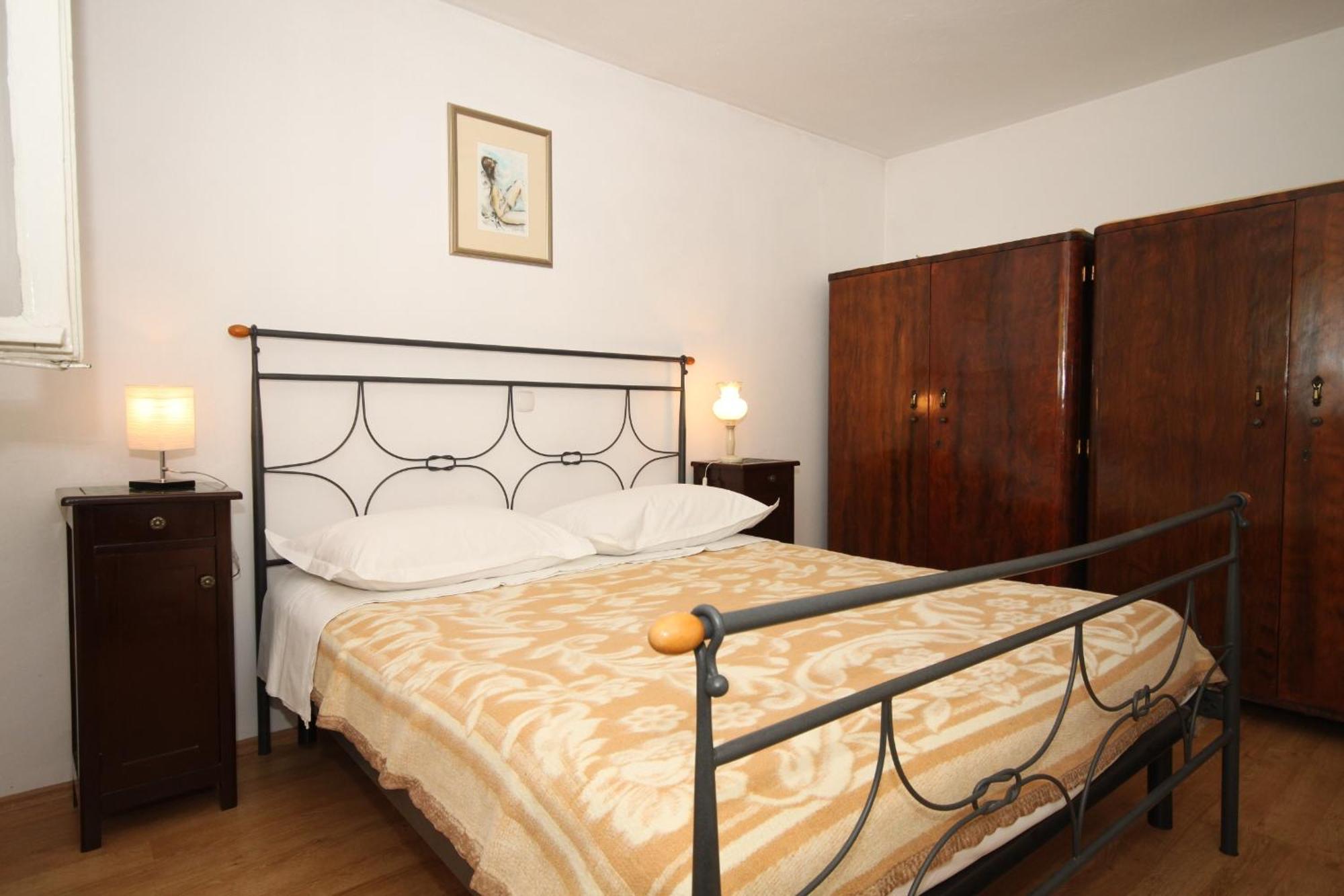 Apartments And Rooms With Parking Space Tucepi, Makarska - 6901 Bilik gambar